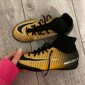Nike mercurial indoor soccer shoes